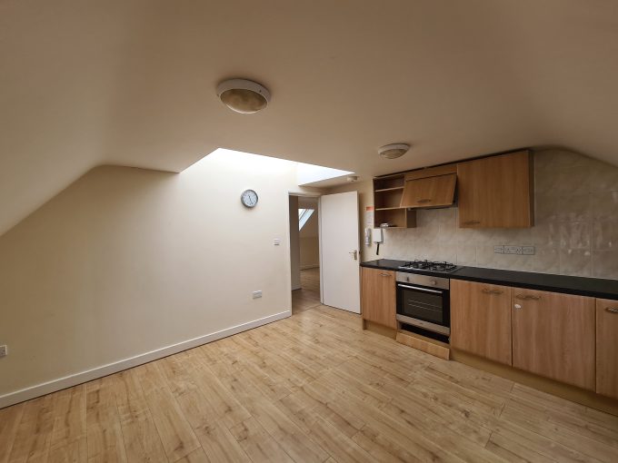 2 Bedroom Top Floor Flat in Preston, Paignton